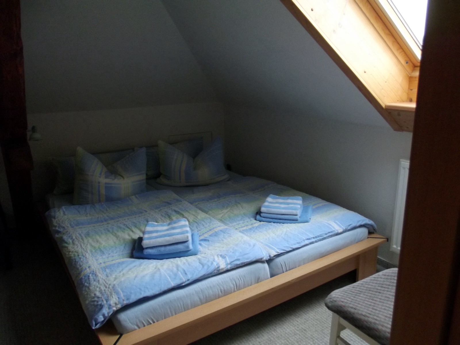 Ferienwohnung Gleß — Schlafzimmer mit Doppelbett