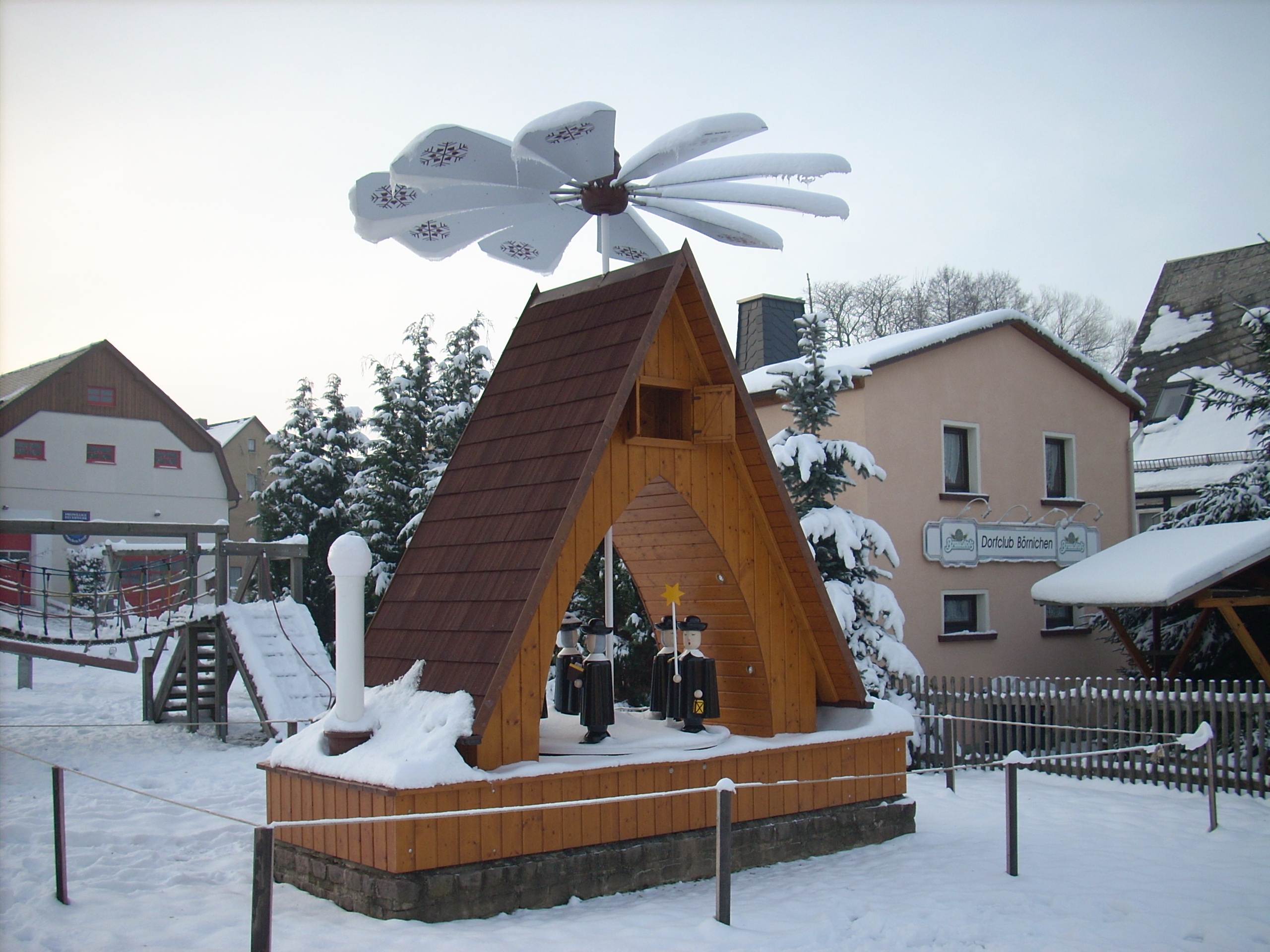 Pyramidenanschieben und Weihnachtsmarkt mit dem neuen BCV-Märchen